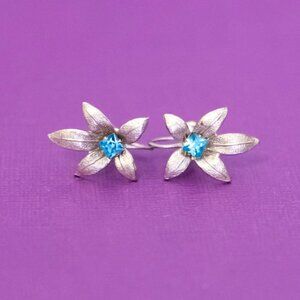 Vintage Blue Rhinestone Center Silver Tone Floral Screwback Earrings - V25